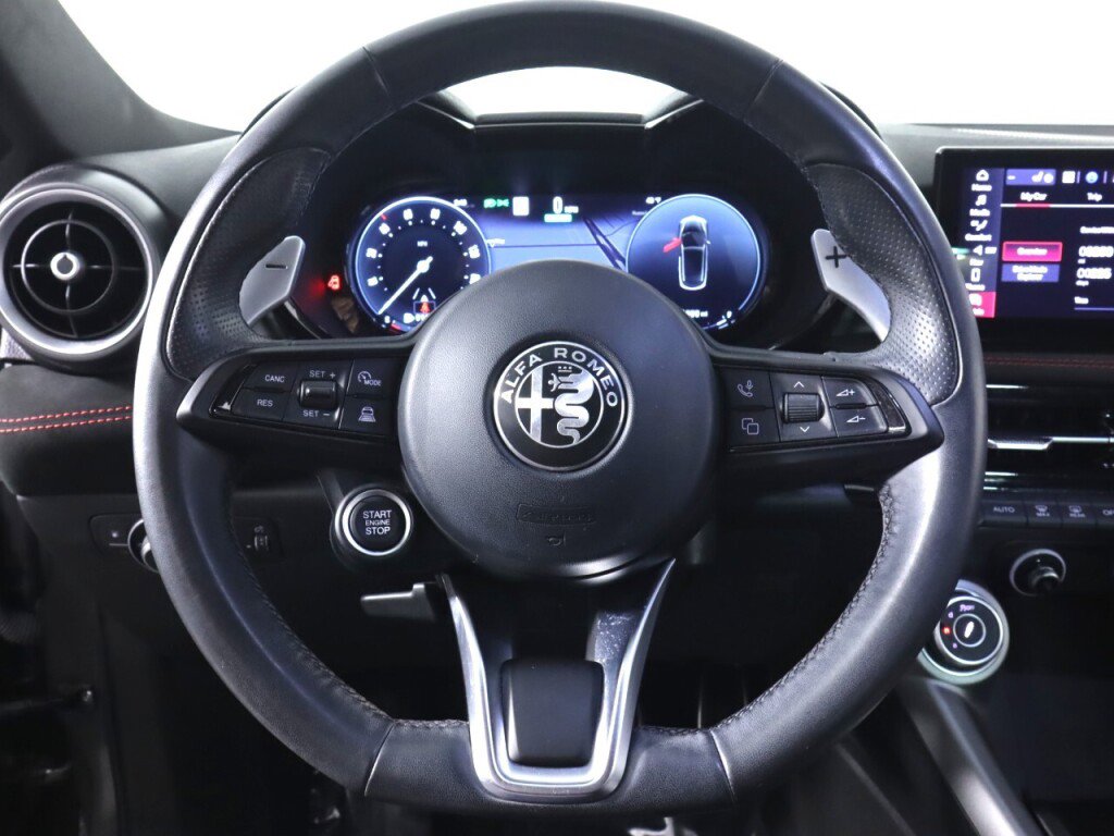 Used 2024 Alfa Romeo Tonale Veloce image 11