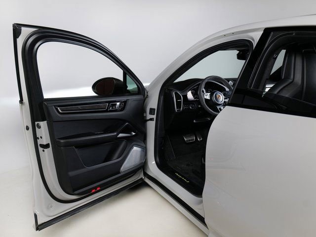 Used 2021 Porsche Cayenne Turbo S image 27