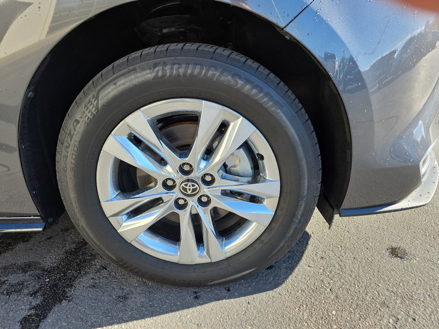 Used 2025 Toyota Sienna Limited AWD/4WD image 40
