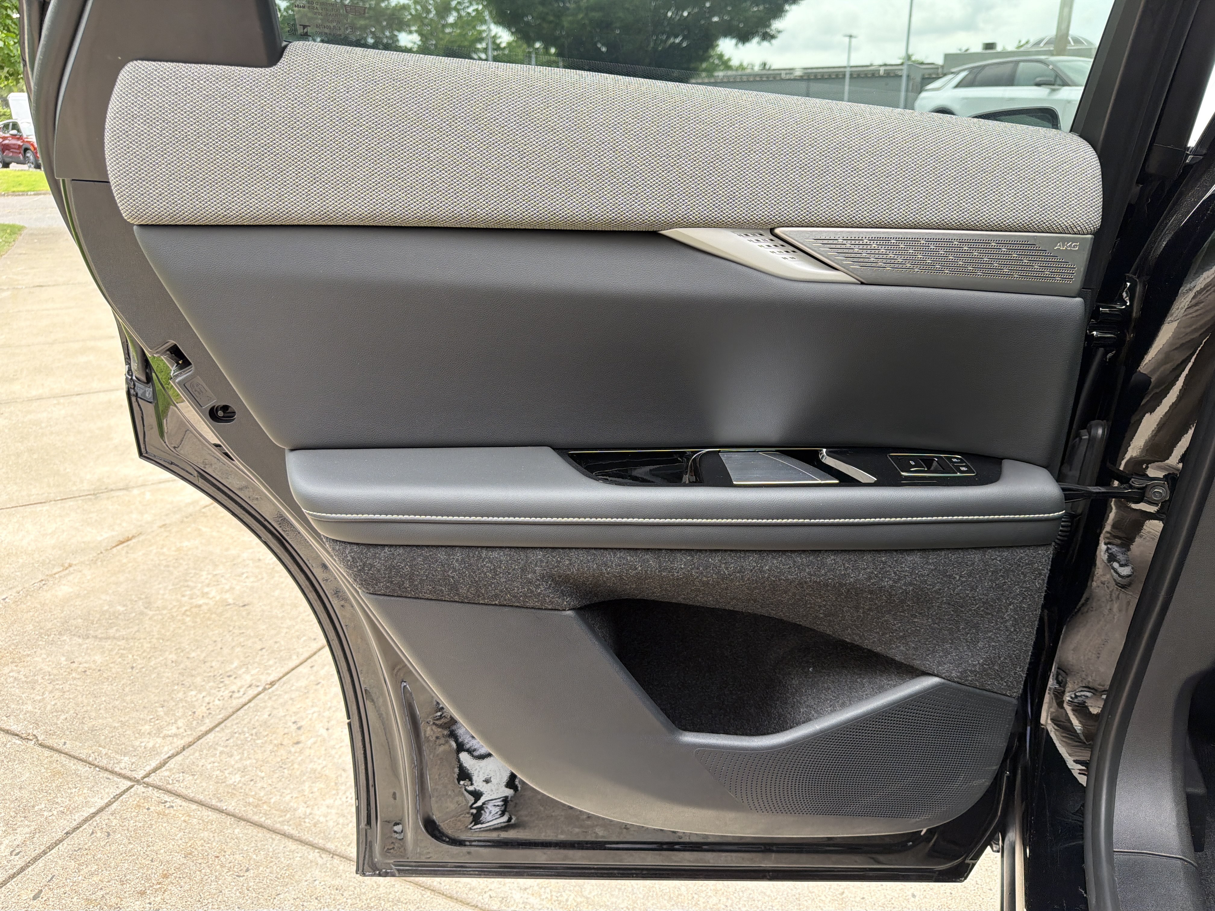 Used 2025 Cadillac Optiq Luxury 2 w/ LPO, Floor Liner Package AWD/4WD image 30