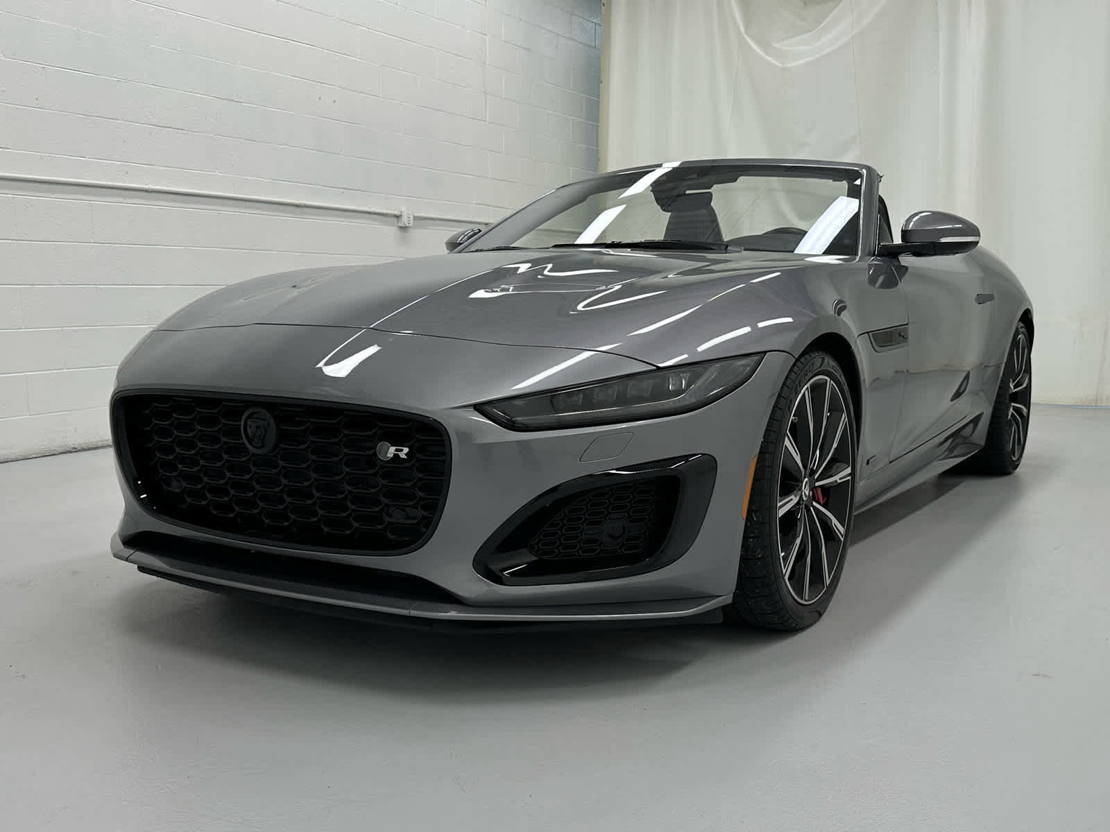 Used 2024 Jaguar F-TYPE R image 4