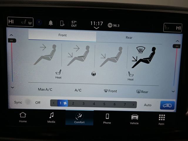 Used 2023 Chrysler Pacifica Touring-L image 18