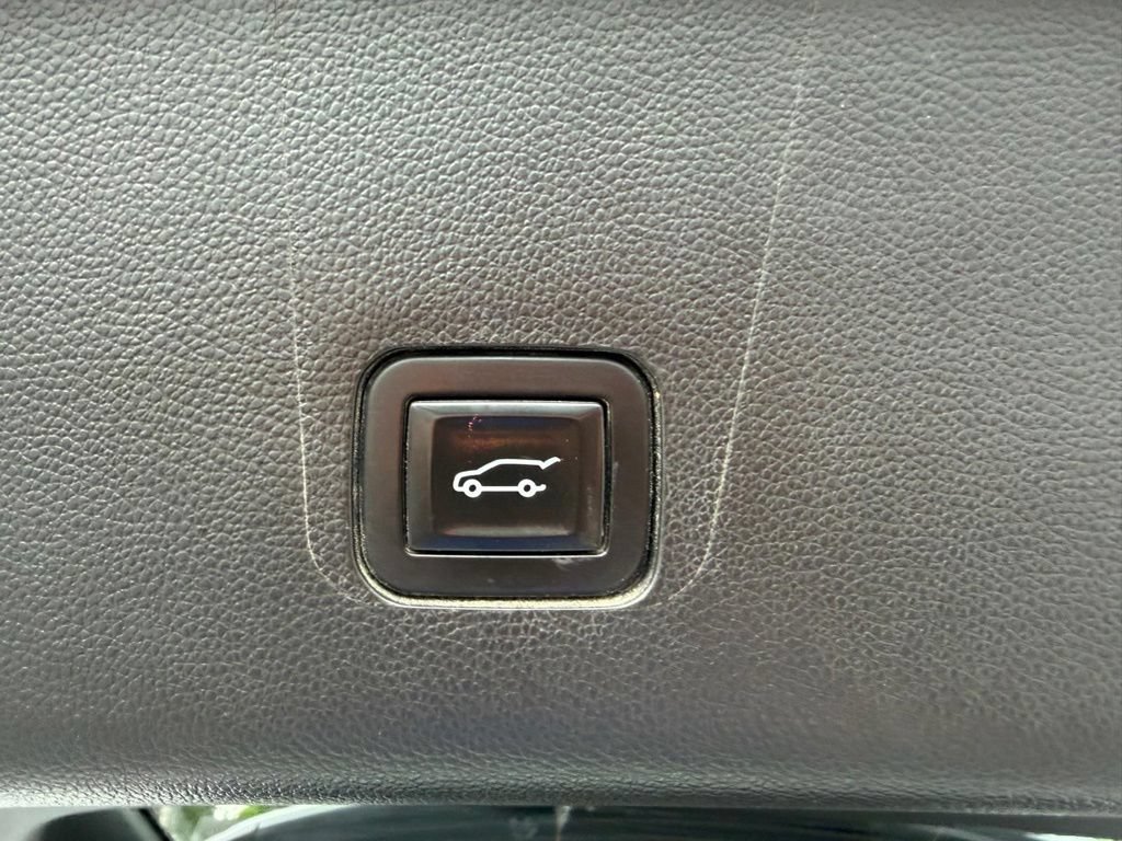 Used 2019 Chevrolet Traverse High Country AWD/4WD image 23