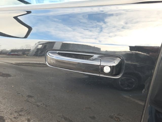 Used 2021 RAM 1500 Classic SLT image 19