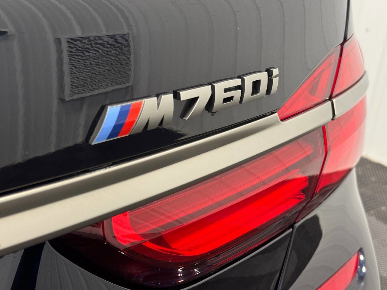 Used 2019 BMW M760i xDrive w/ Luxury Rear Seating Package image 7