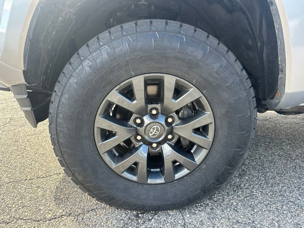 Used 2023 Toyota Tacoma SR5 AWD/4WD image 34