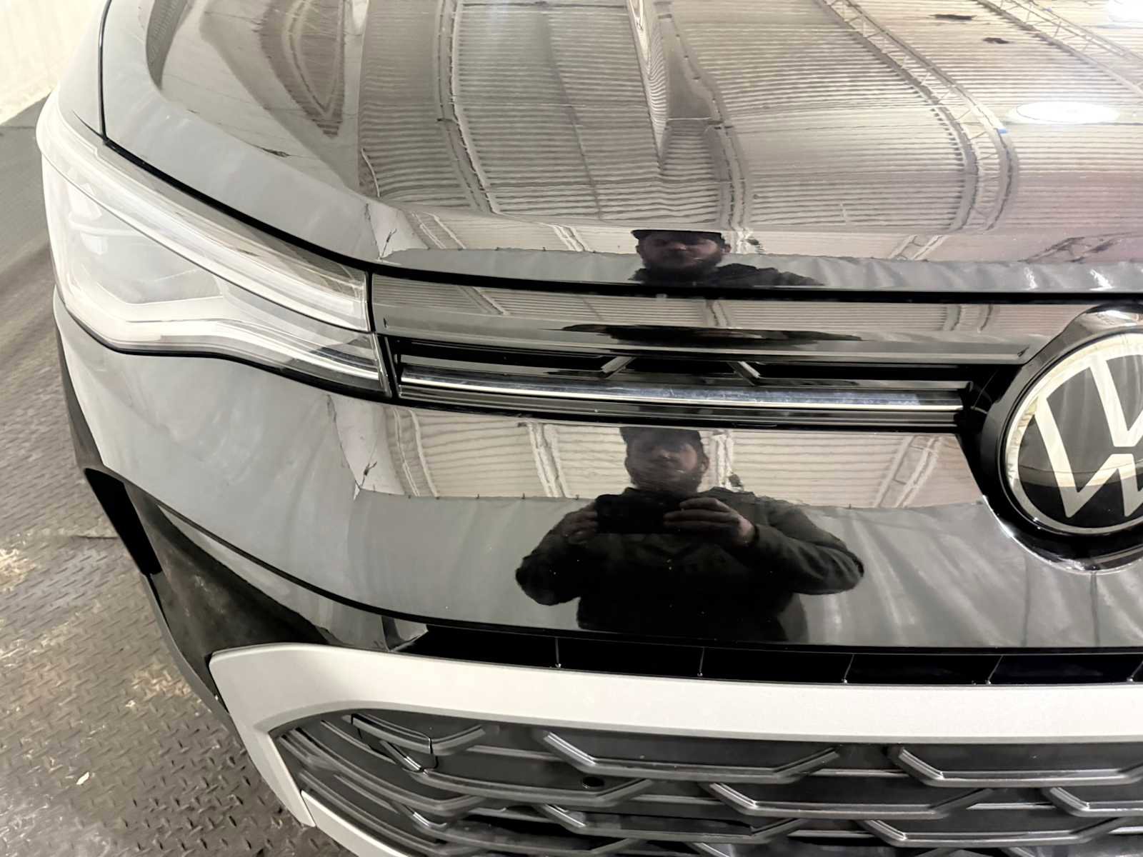 Certified 2025 Volkswagen Taos SE w/ Panoramic Sunroof Package image 4