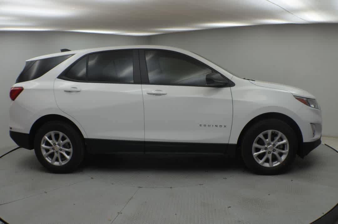 Used 2021 Chevrolet Equinox LS w/ LS Convenience Package FWD image 12