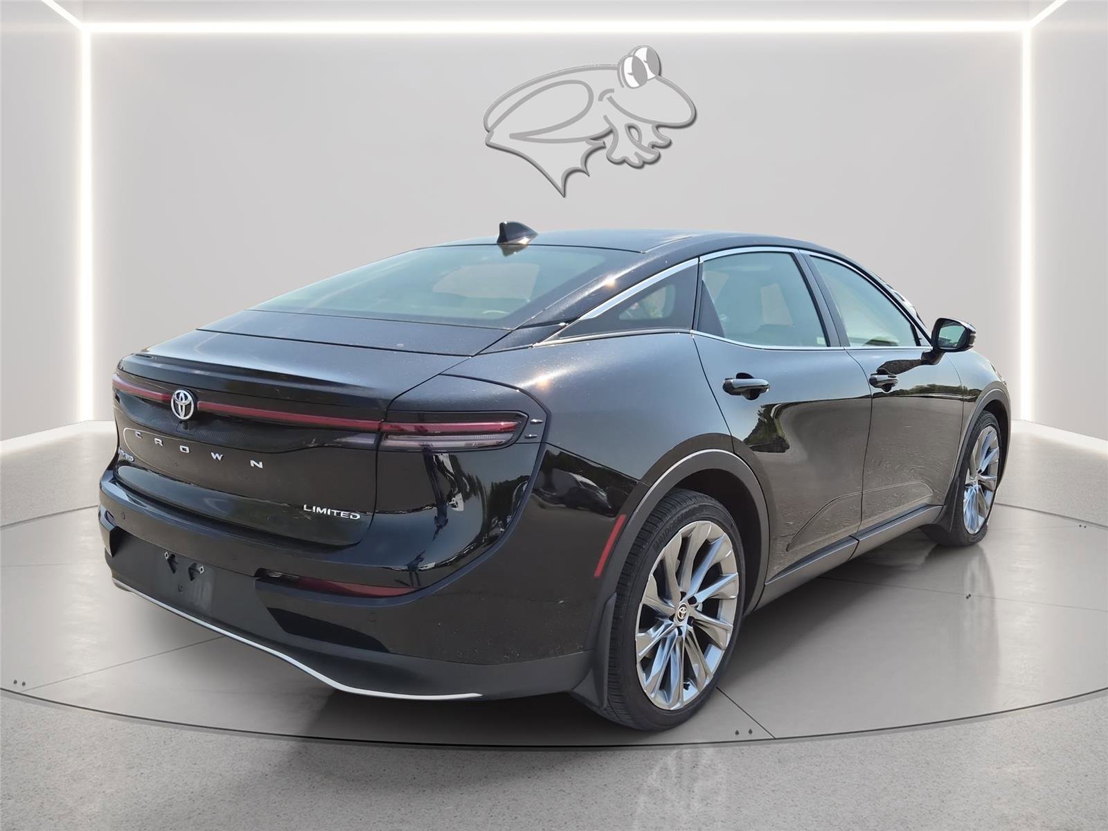 Used 2024 Toyota Crown Limited w/ Advanced Technology Package AWD/4WD image 5