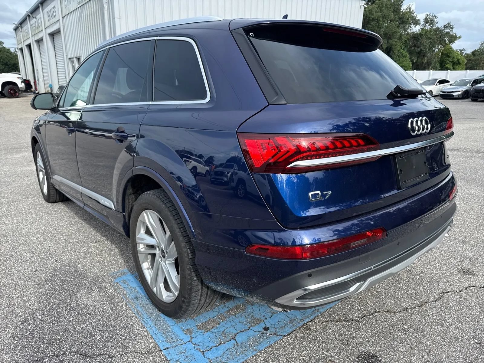 Used 2023 Audi Q7 2.0T Premium w/ Convenience Package AWD/4WD image 11