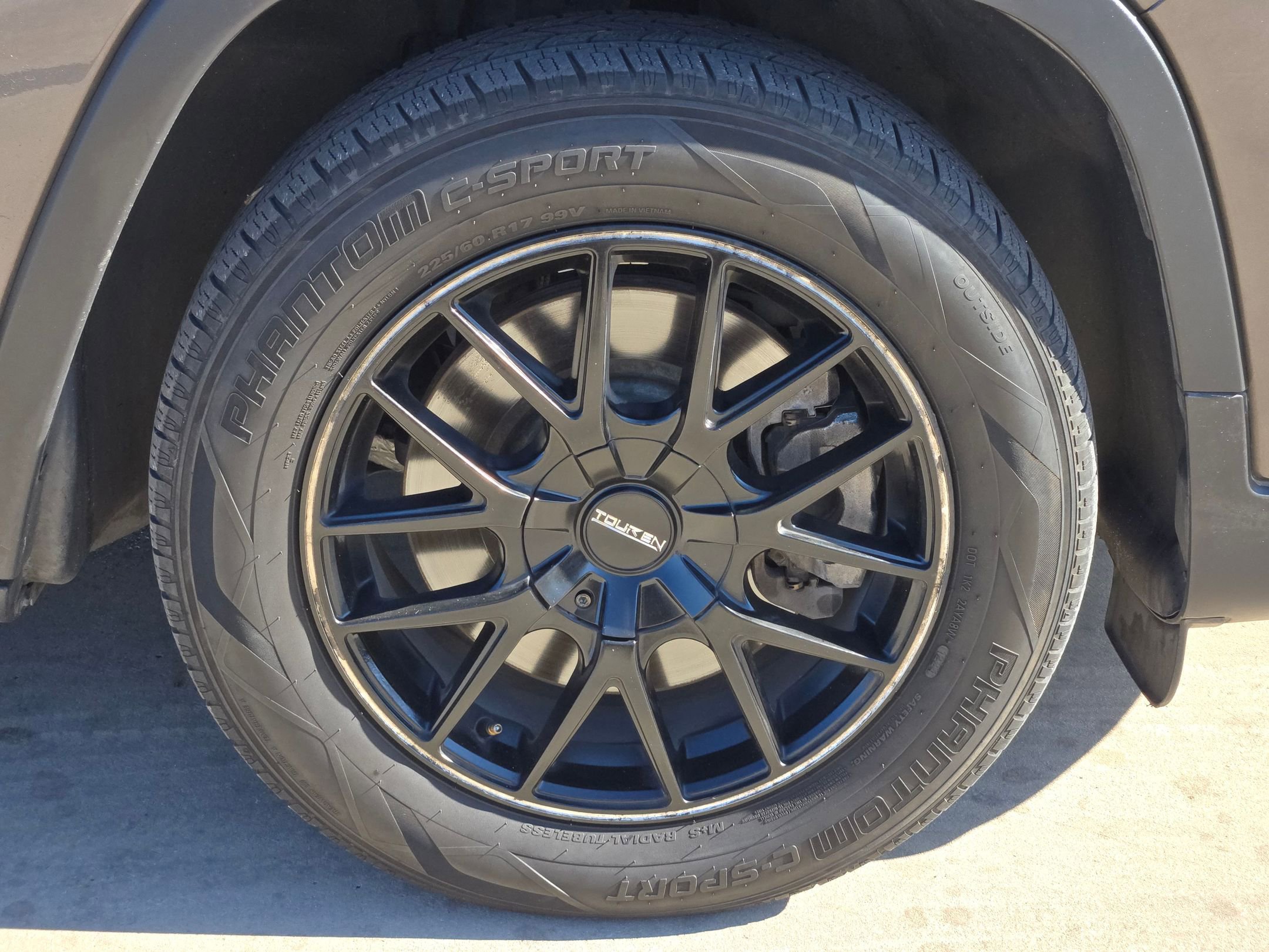 Used 2019 Jeep Cherokee Latitude Plus FWD image 32