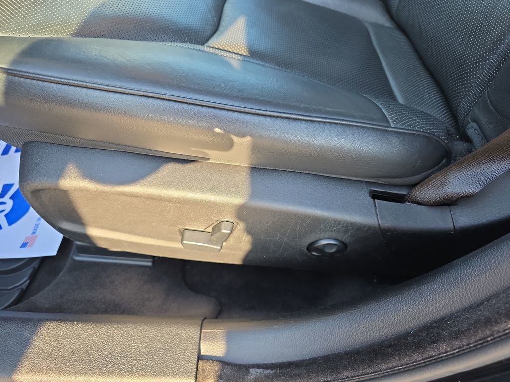 Used 2018 Chrysler 300 Limited image 13