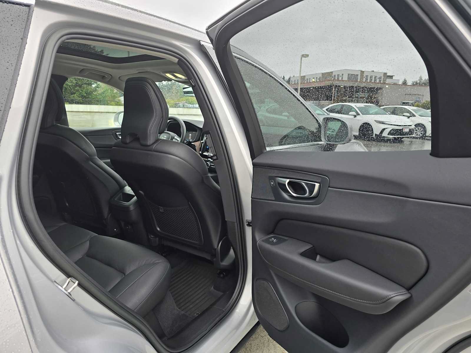 Used 2023 Volvo XC60 B5 Plus w/ Climate Package AWD/4WD image 13