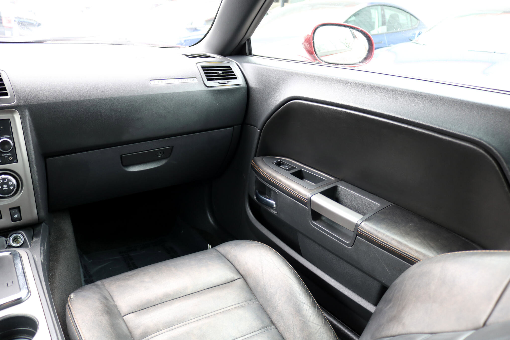 Used 2014 Dodge Challenger SXT image 35