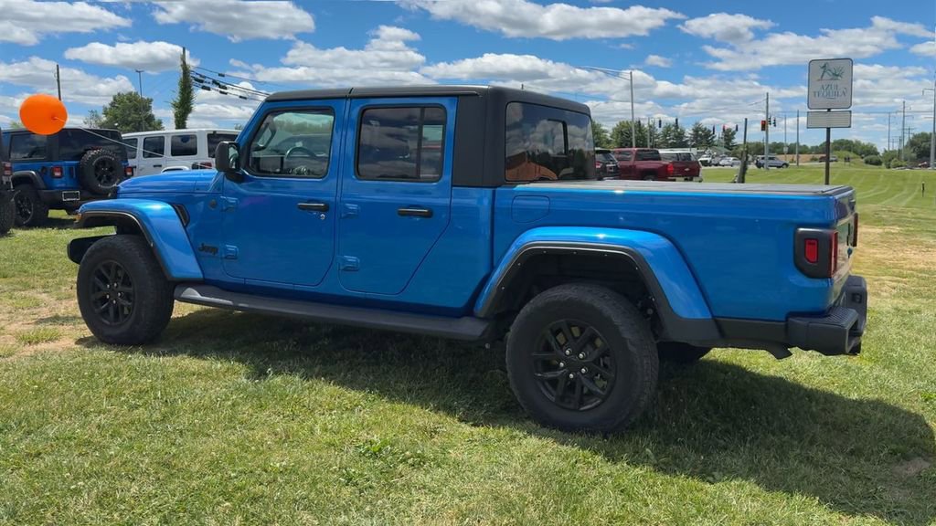 Used 2022 Jeep Gladiator Sport AWD/4WD image 4