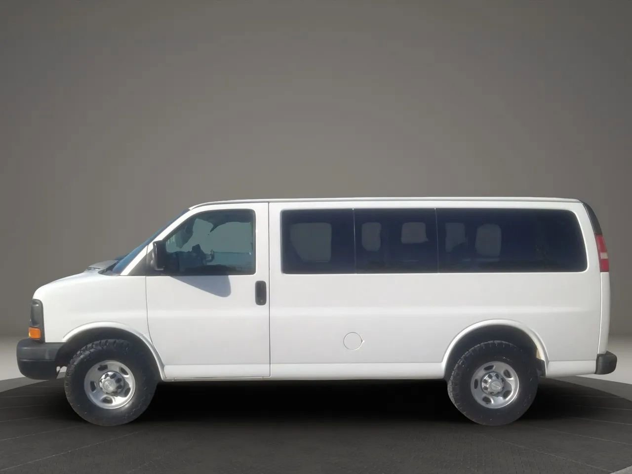 Used 2015 Chevrolet Express 2500 LS image 3