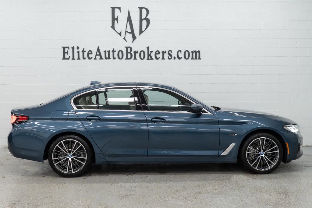 Used 2023 BMW 530e xDrive w/ Premium Package image 4