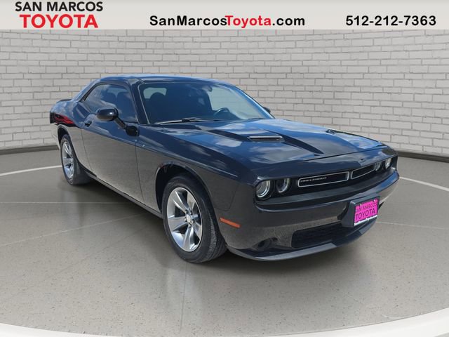 Used 2019 Dodge Challenger SXT image 3