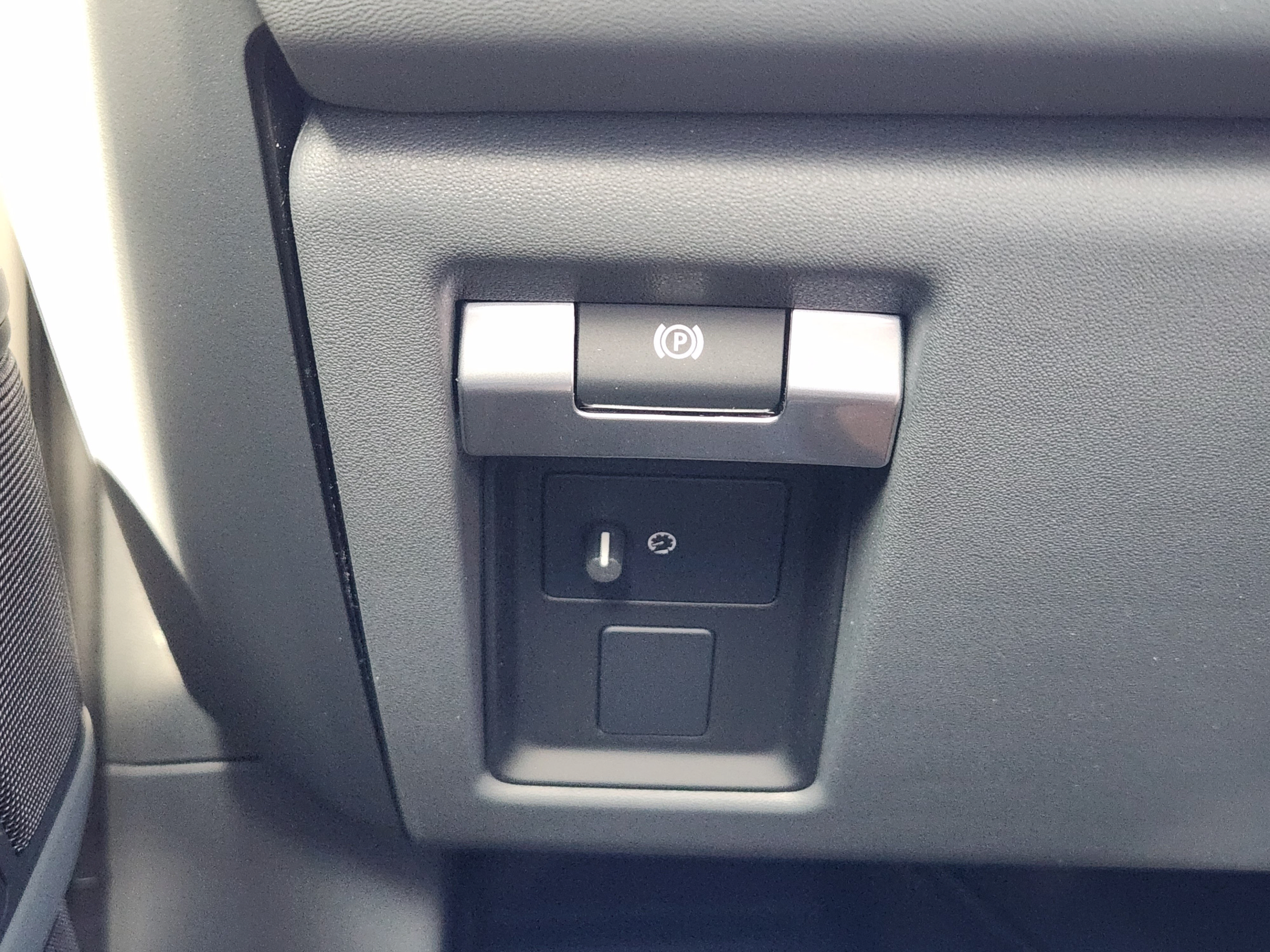New 2026 Land Rover Defender 110 X-Dynamic SE AWD/4WD image 17