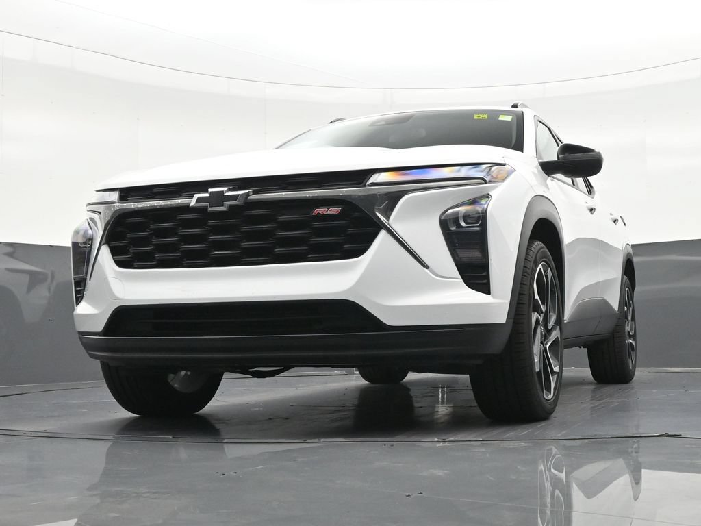 Used 2025 Chevrolet Trax RS w/ Driver Confidence Package FWD image 30