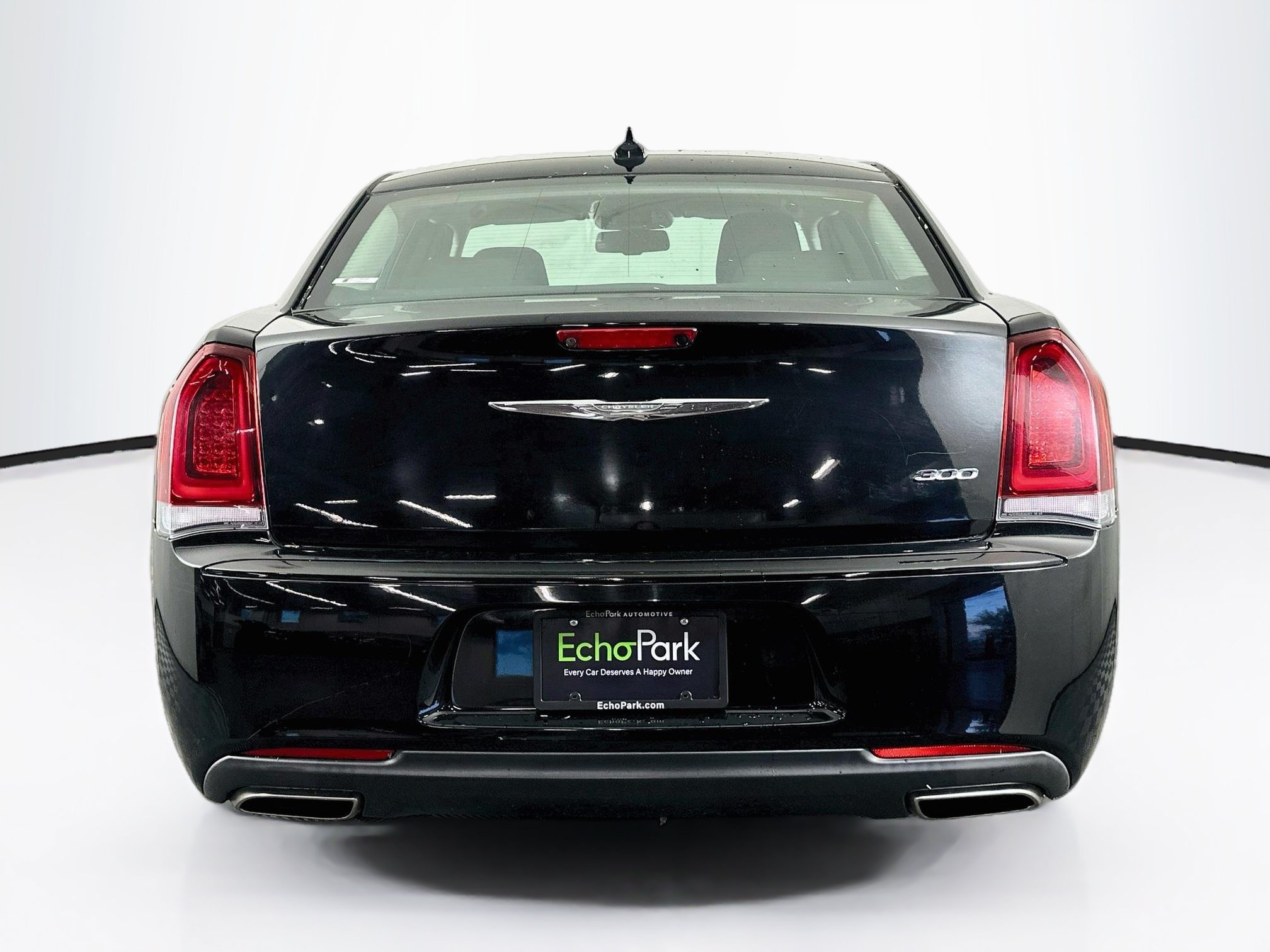 Used 2019 Chrysler 300 Touring w/ Sport Appearance Package RWD image 7