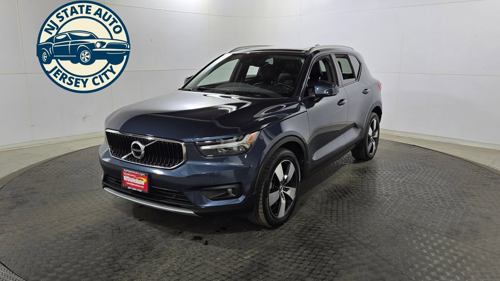 Used 2022 Volvo XC40 T5 Momentum w/ Premium Package AWD/4WD image 3