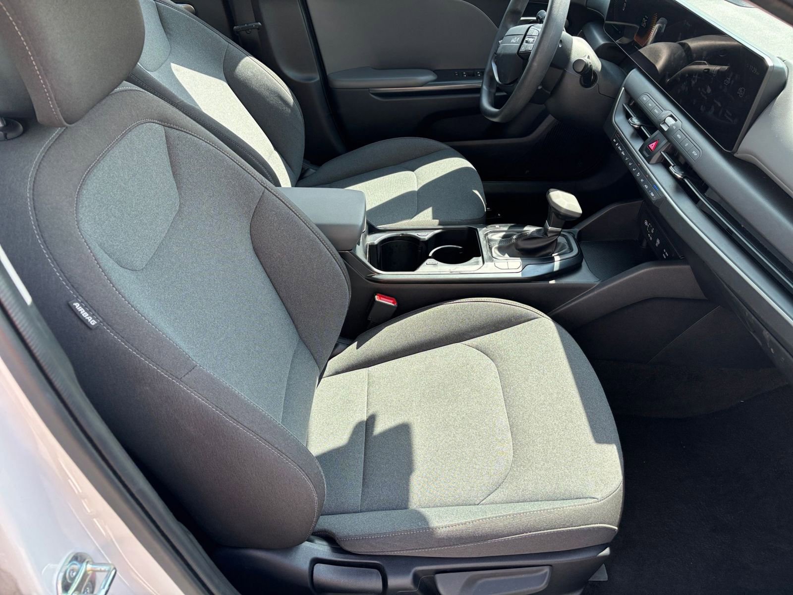 Used 2025 Kia K4 FWD image 35