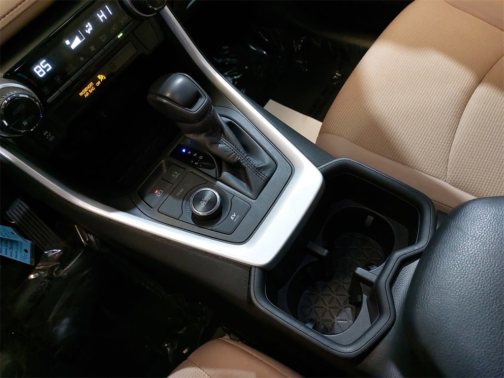 Used 2022 Toyota RAV4 LE image 23