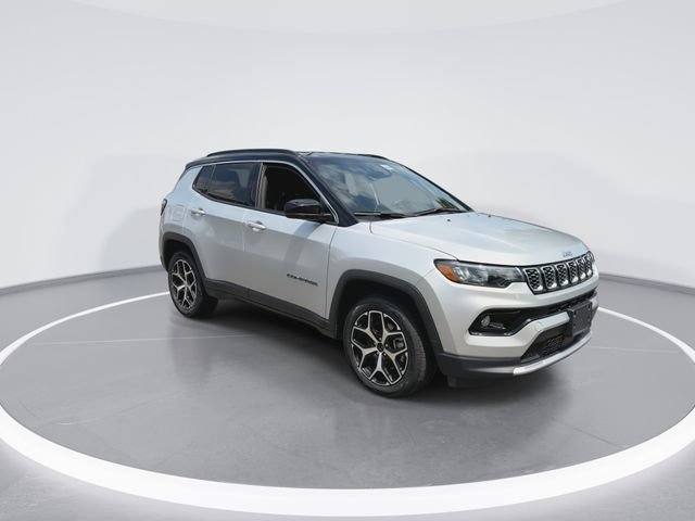 Used 2024 Jeep Compass Limited AWD/4WD image 2
