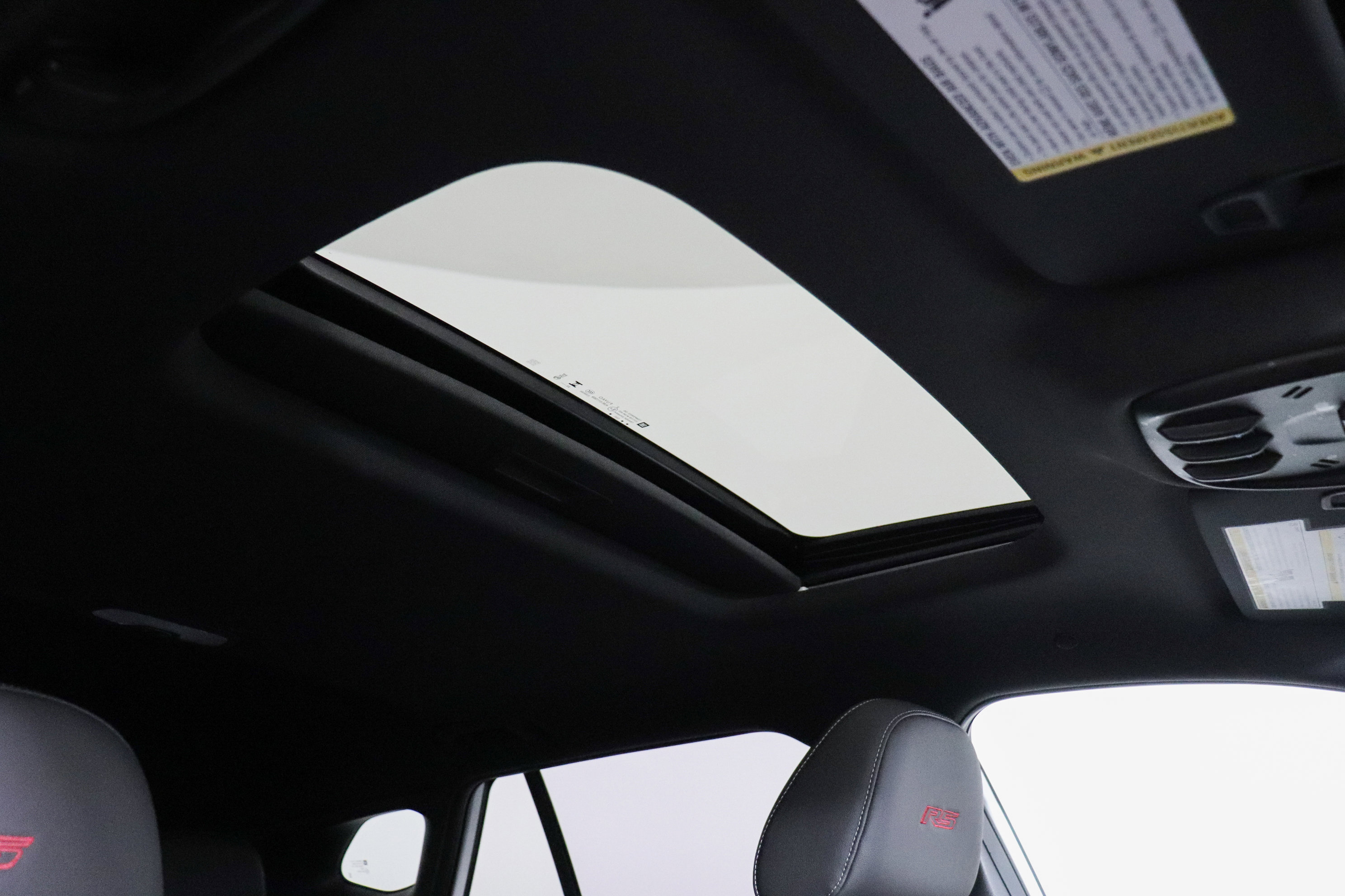 Used 2024 Chevrolet Trax RS w/ Sunroof Package image 17