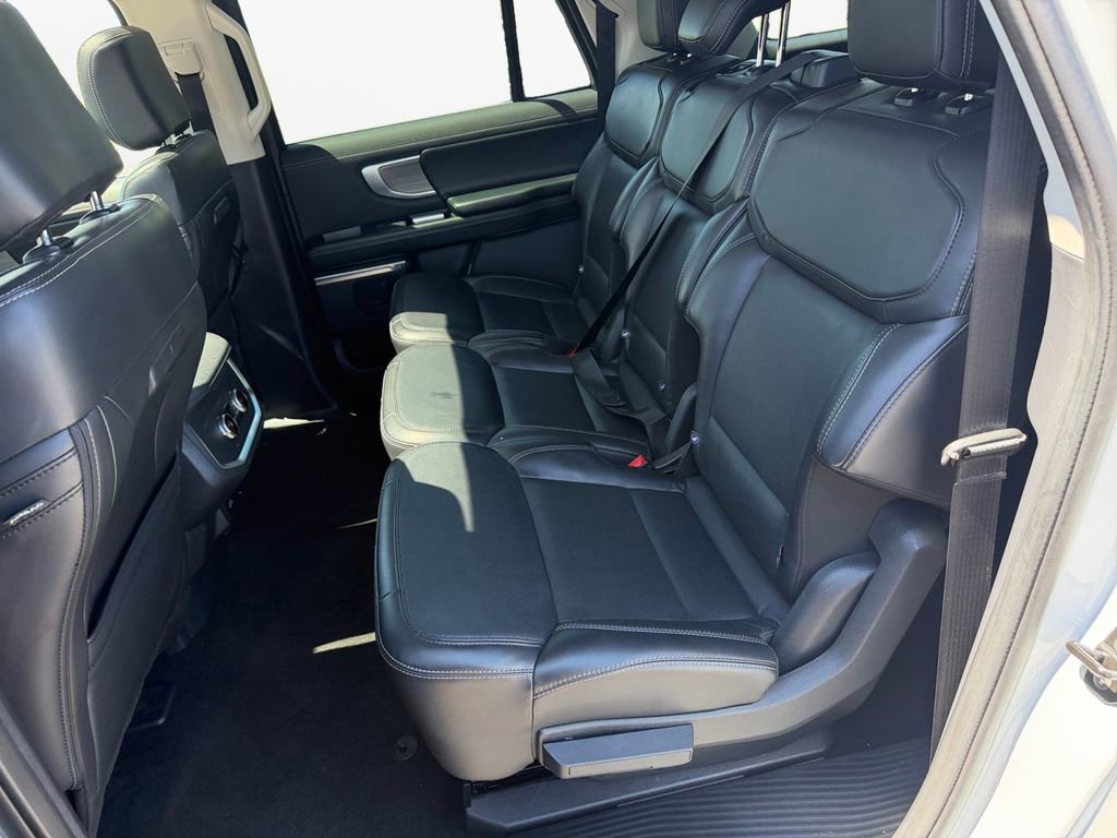 Used 2025 Ford Expedition Max Platinum AWD/4WD image 13