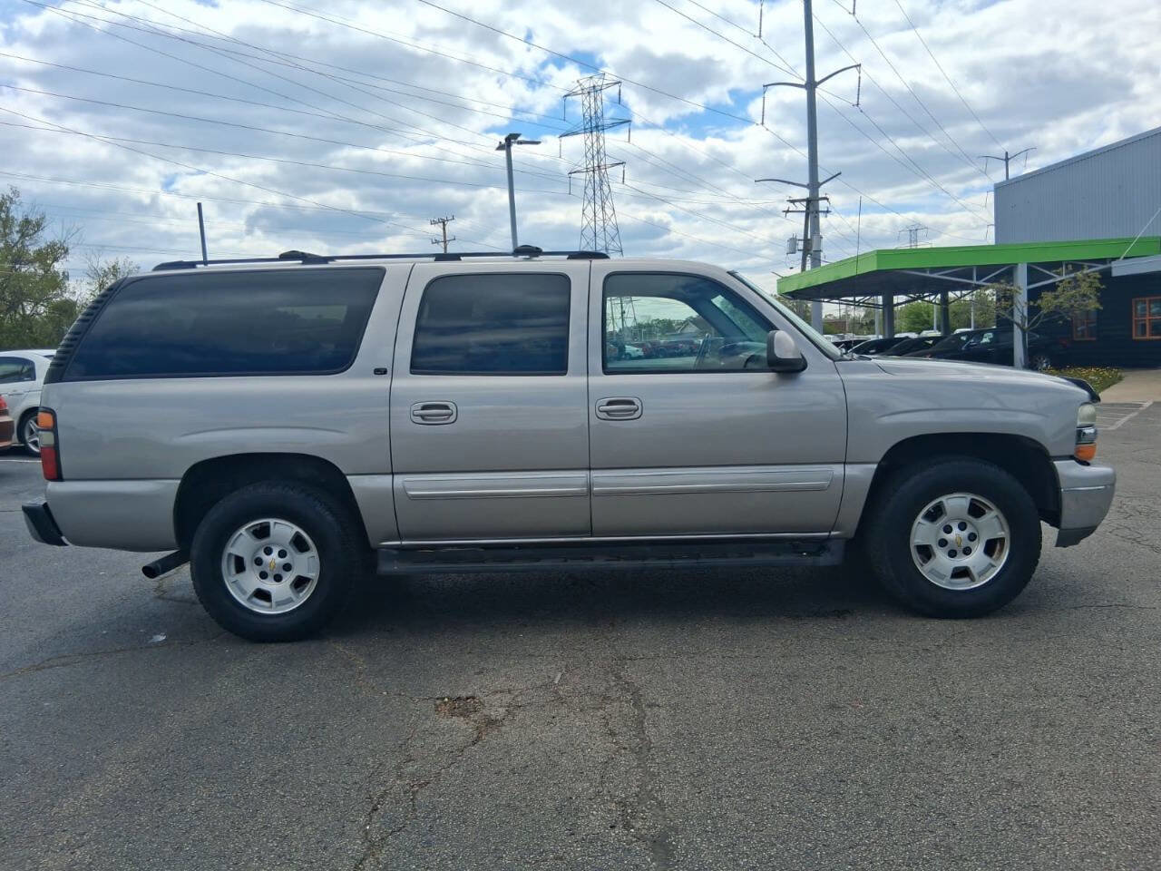 Used 2006 Chevrolet Suburban LT w/ Preferred Equipment Group AWD/4WD image 3