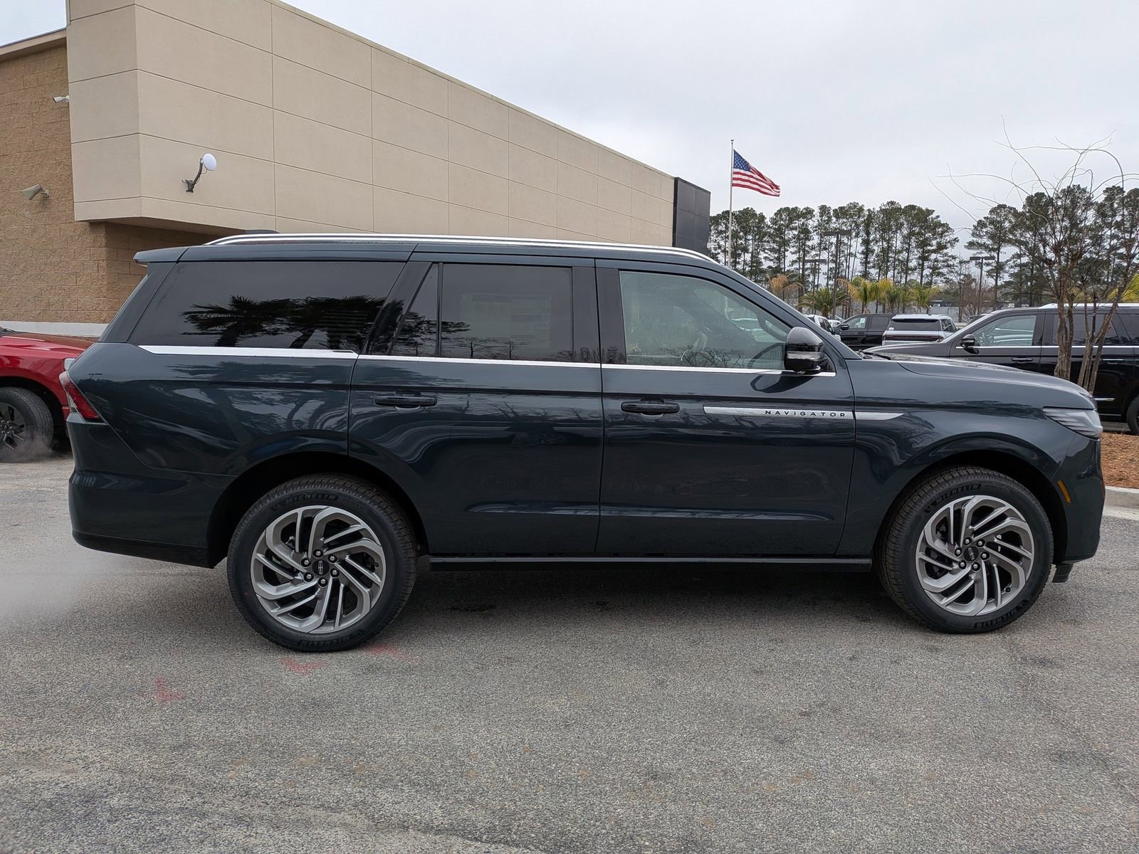 New 2025 Lincoln Navigator Reserve image 4