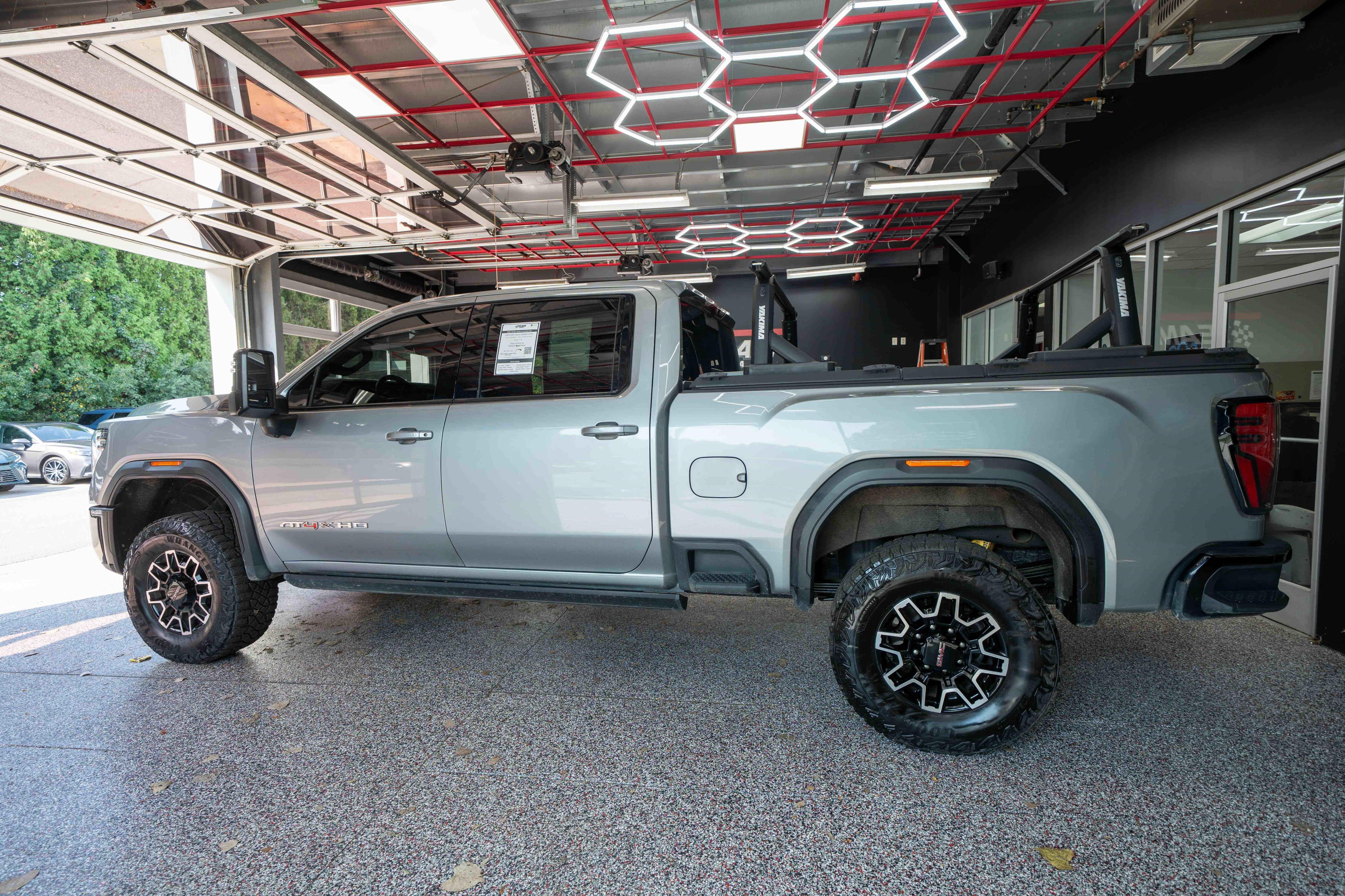 Used 2024 GMC Sierra 2500 AT4X AWD/4WD image 2