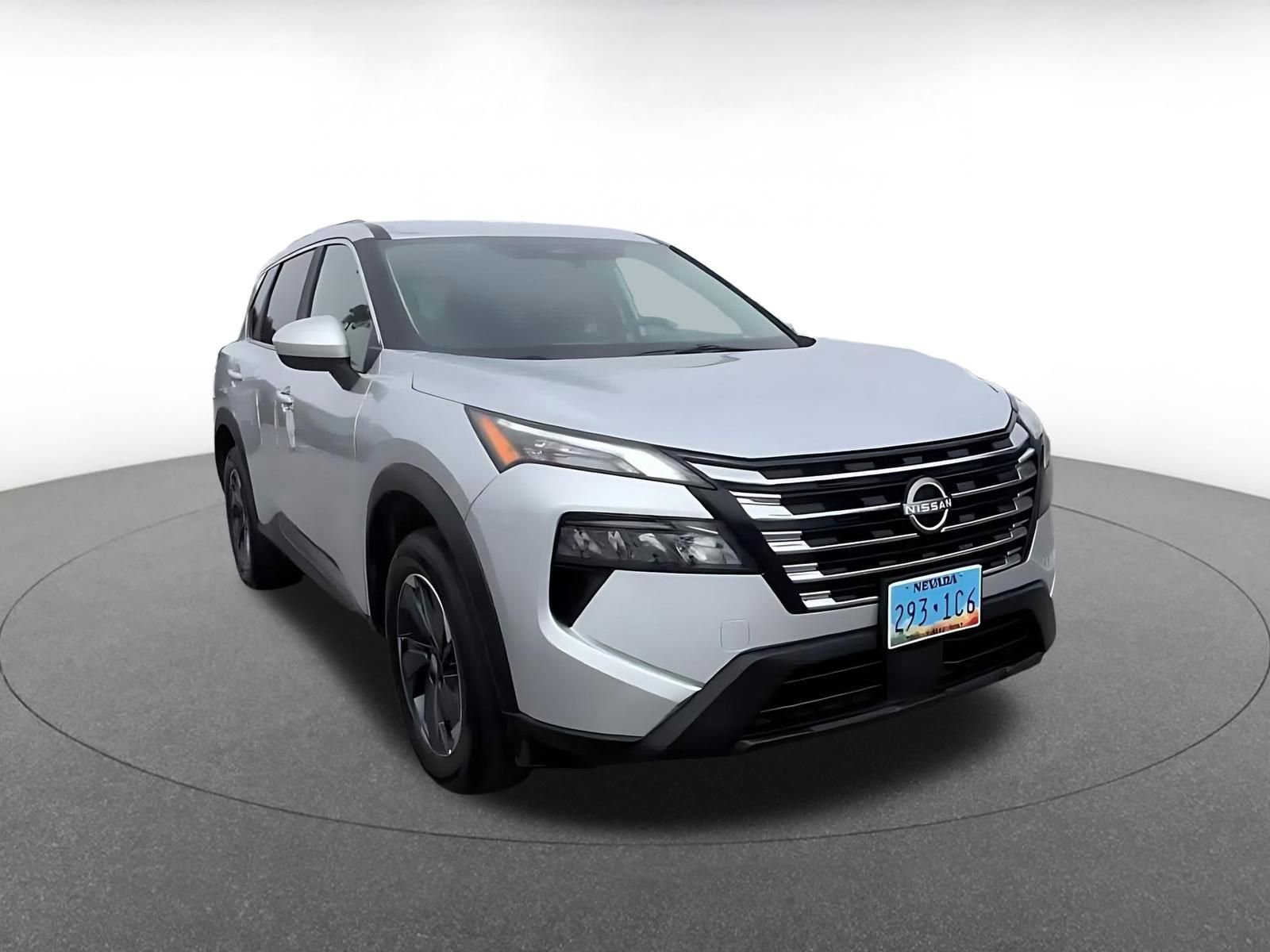 Used 2025 Nissan Rogue SV FWD image 3