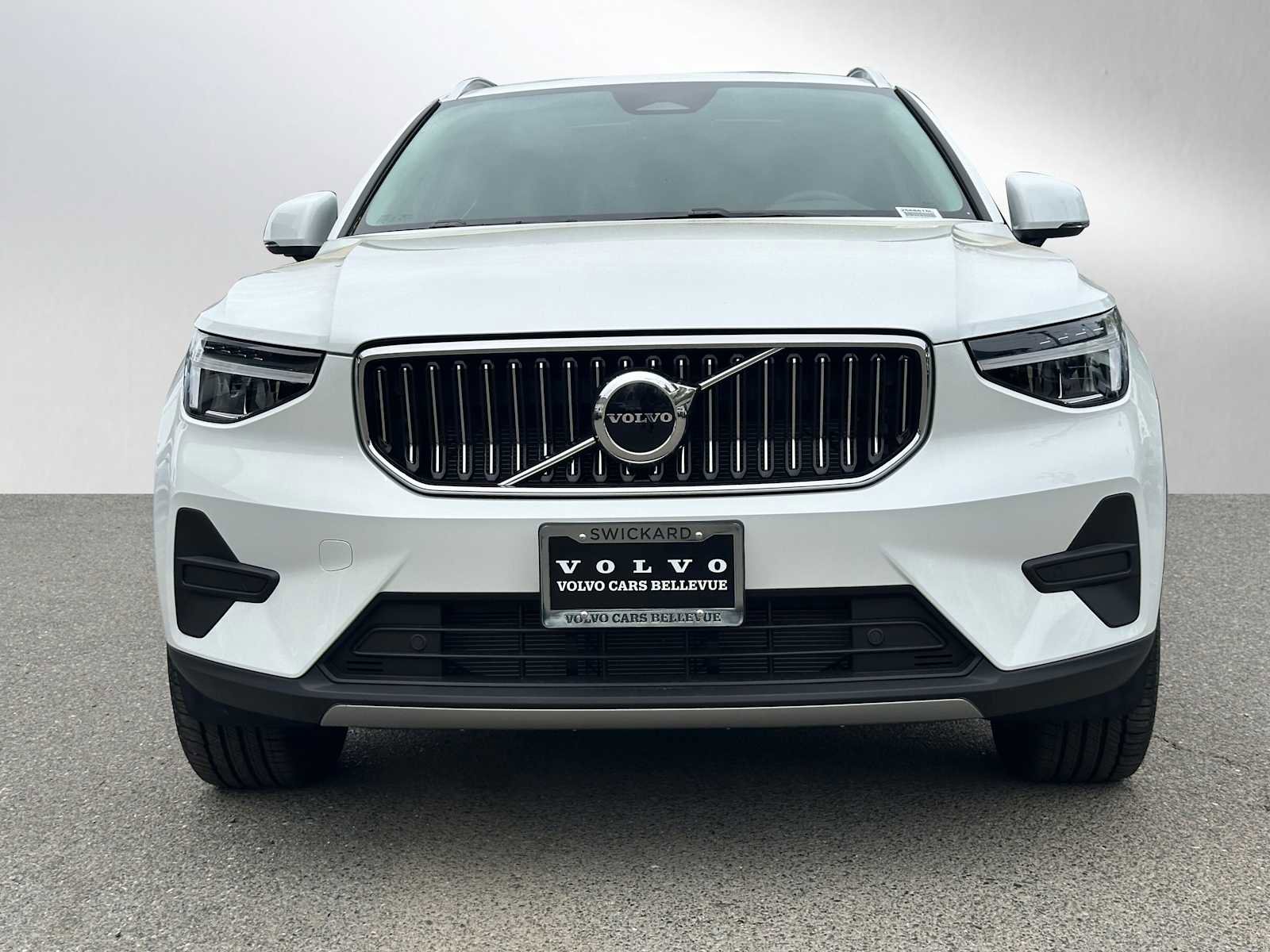 Used 2025 Volvo XC40 B5 Core w/ Protection Package Premier AWD/4WD image 8