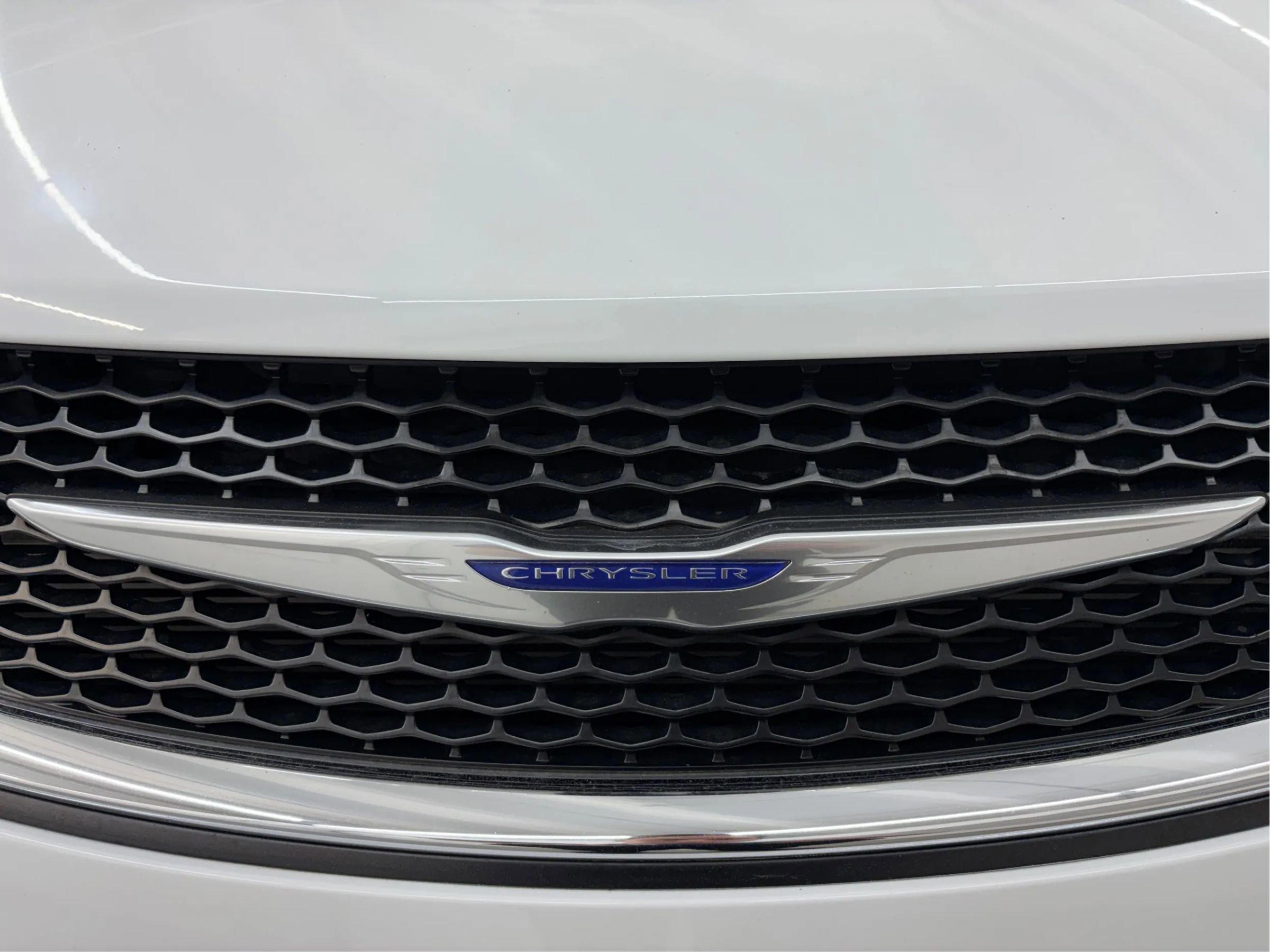Used 2020 Chrysler Pacifica Touring-L FWD image 33