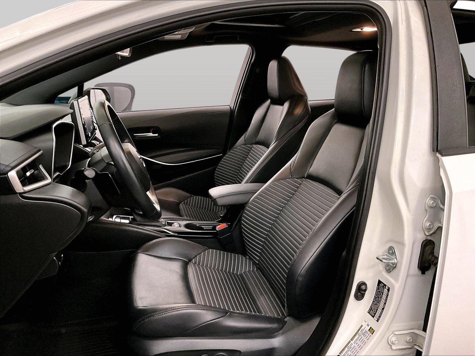 Used 2020 Toyota Corolla XSE FWD image 24