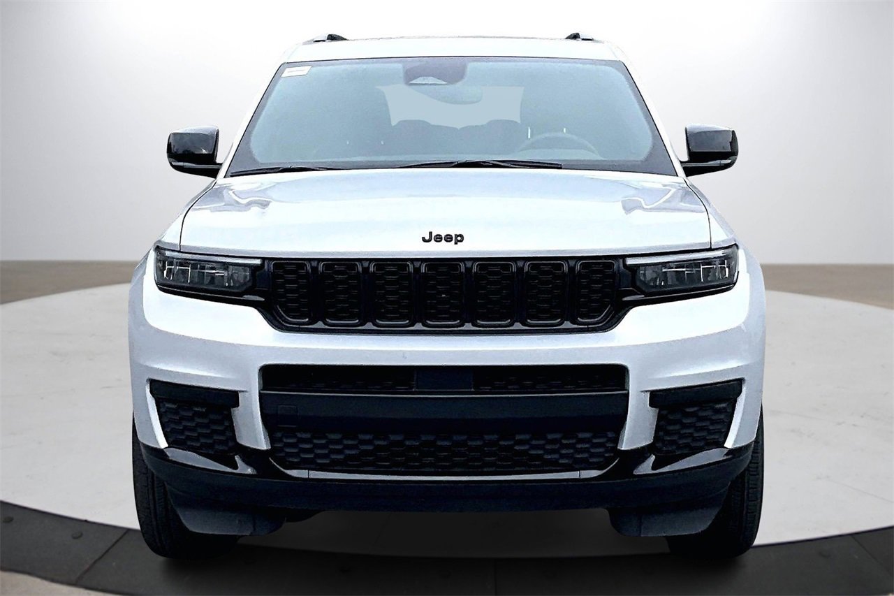 Certified 2024 Jeep Grand Cherokee L Laredo image 3