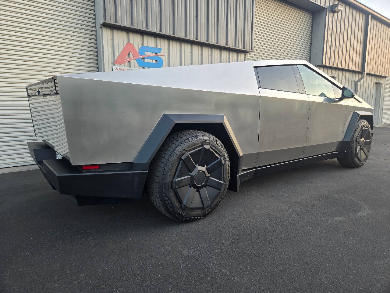 Used 2024 Tesla Cybertruck AWD Crew Cab image 8