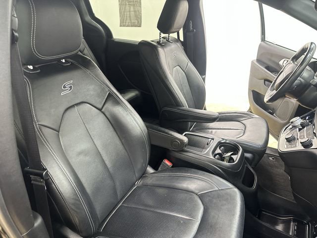 Used 2020 Chrysler Pacifica Touring-L Plus w/ S Appearance Package FWD image 27