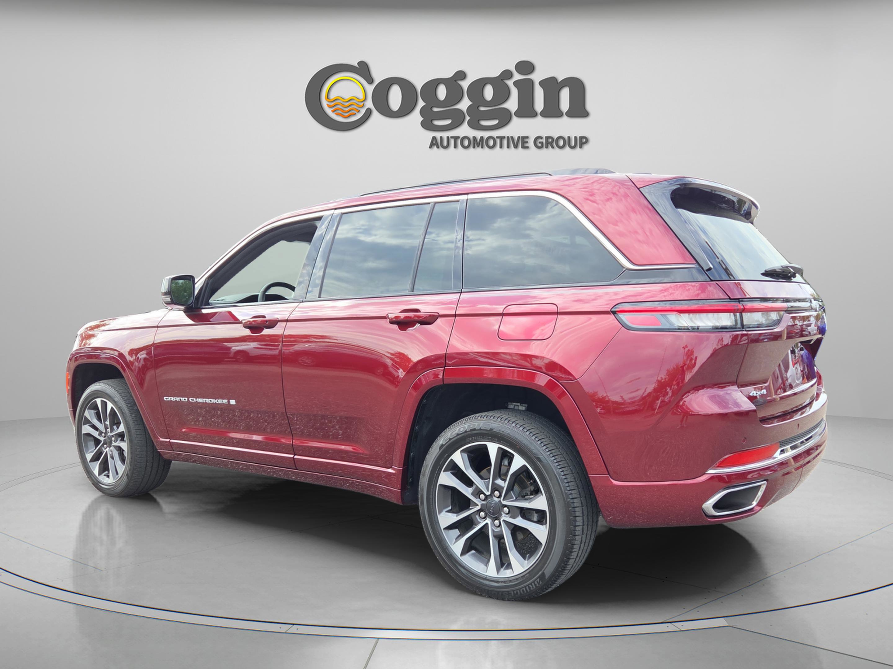 Used 2024 Jeep Grand Cherokee Overland w/ Trailer Tow Package AWD/4WD image 3