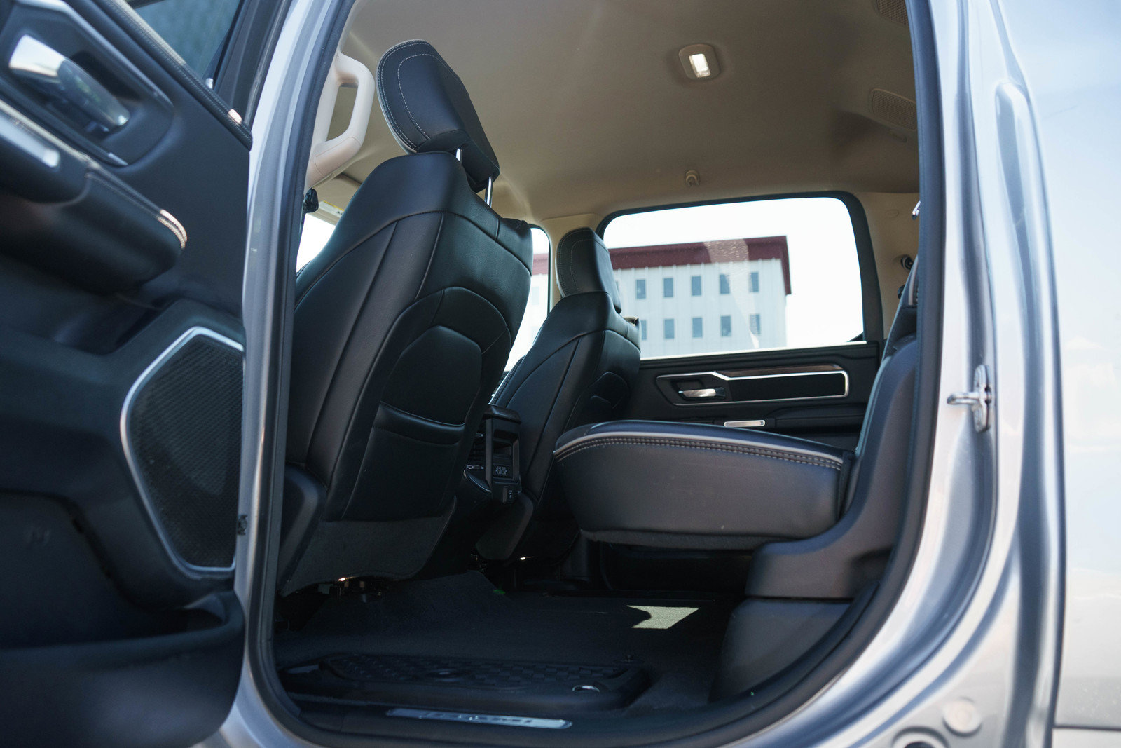 Used 2020 RAM 1500 Laramie AWD/4WD image 14