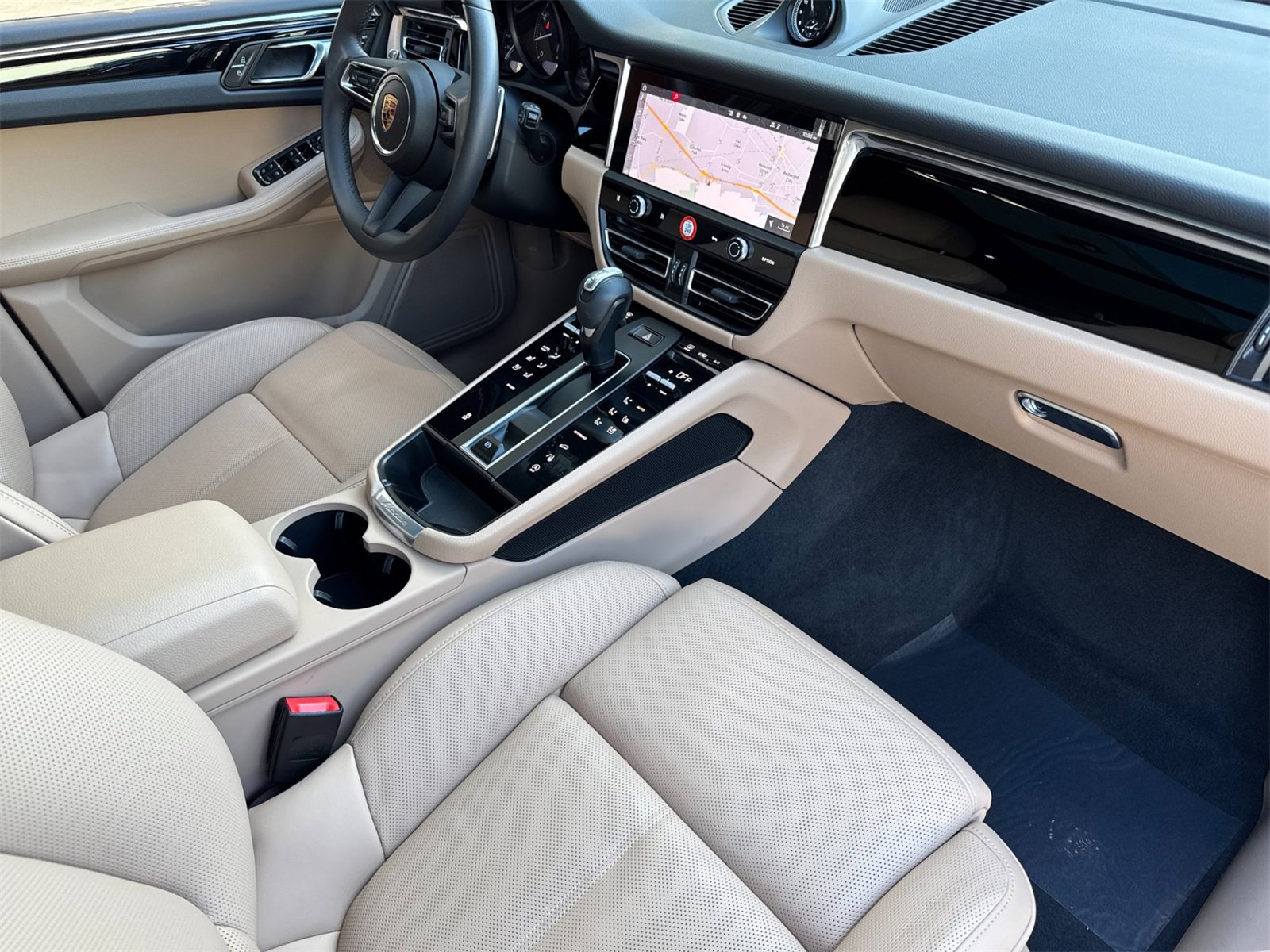 Used 2025 Porsche Macan image 18