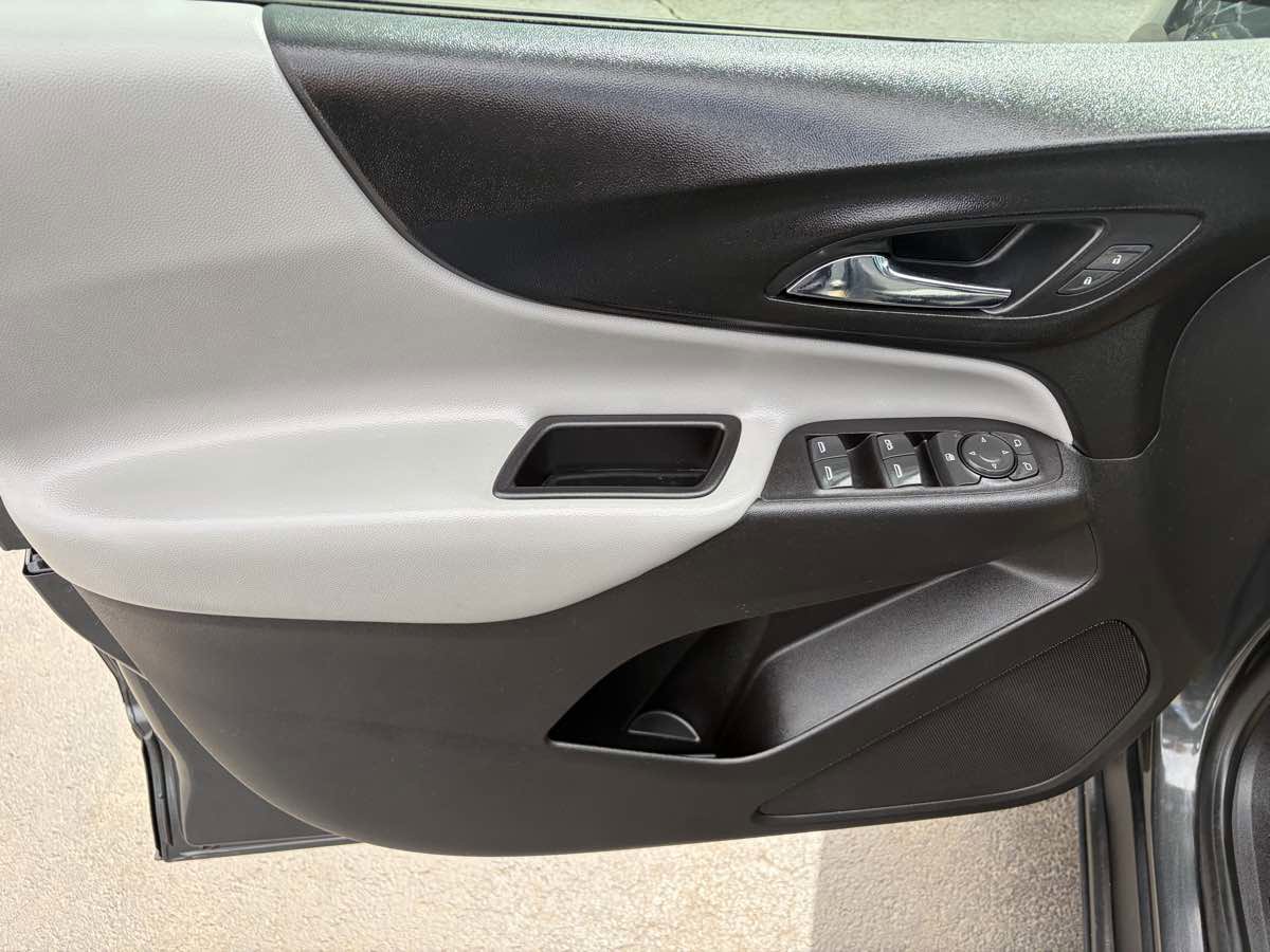Used 2018 Chevrolet Equinox LS image 16