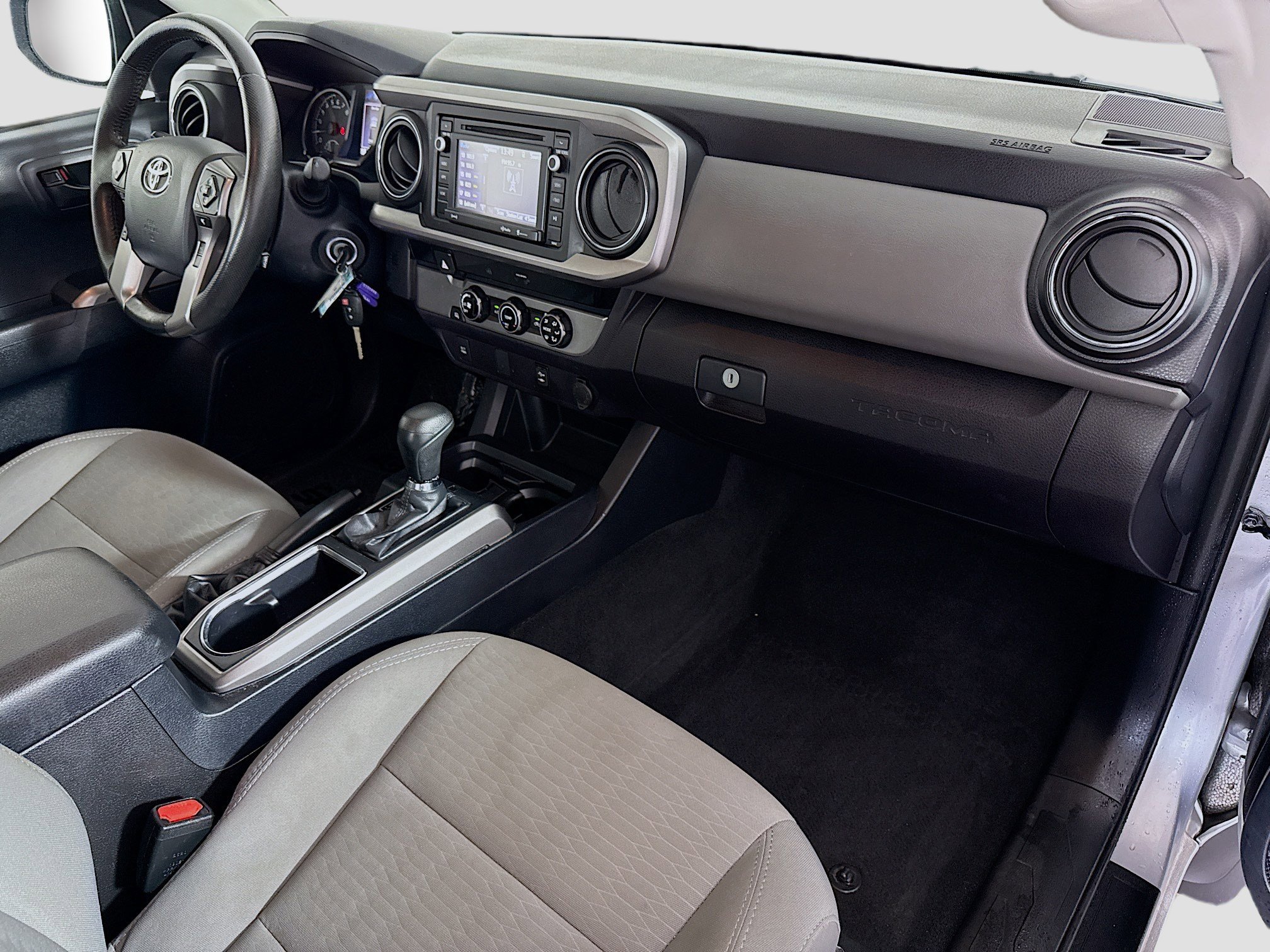 Used 2018 Toyota Tacoma SR5 w/ SR5 Appearance Package (SM) image 29