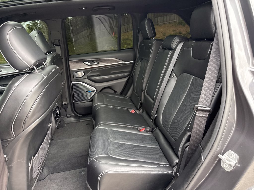 Used 2022 Jeep Grand Cherokee Overland AWD/4WD image 25