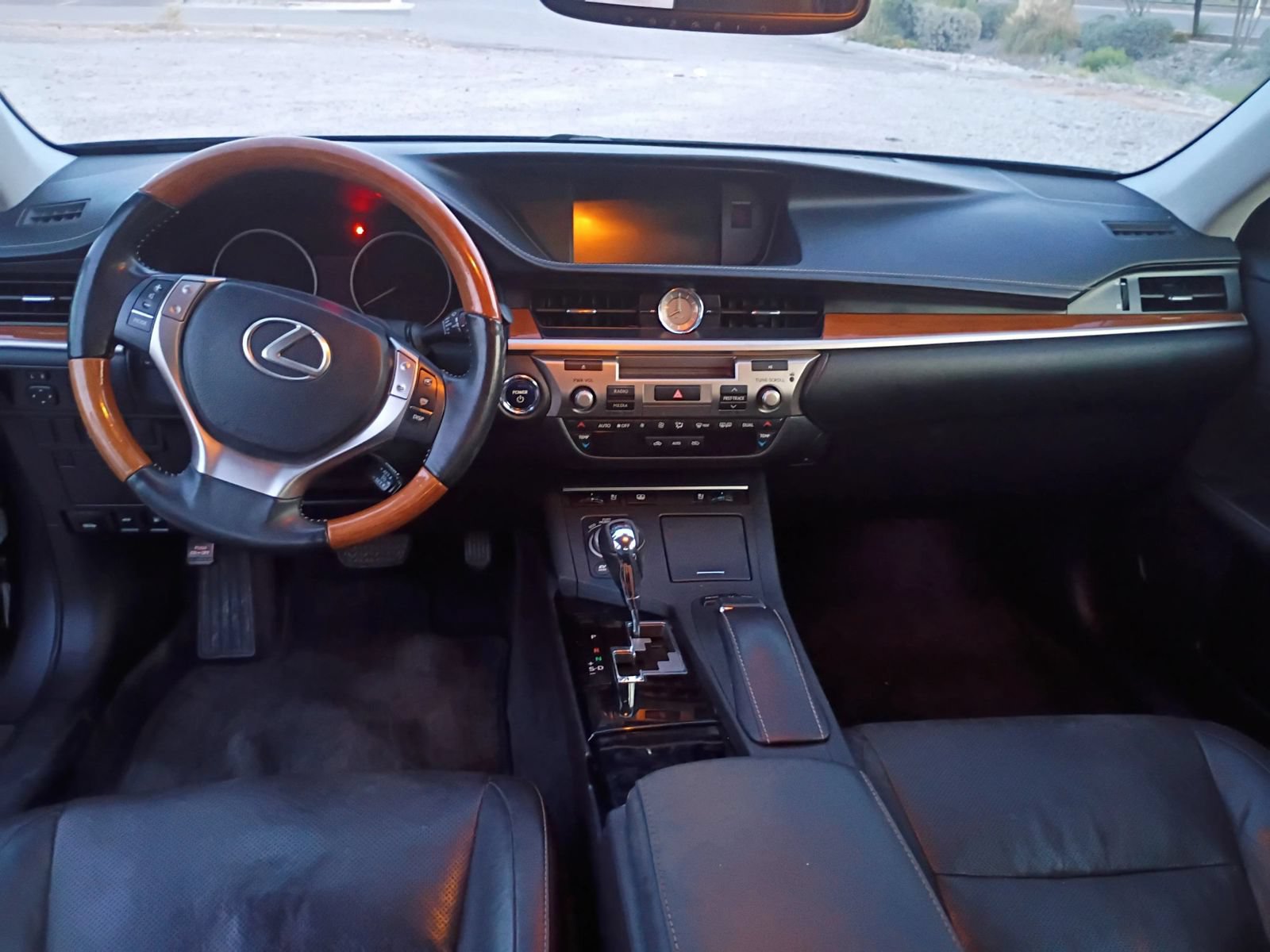 Used 2015 Lexus ES 300h w/ Navigation System Package FWD image 6