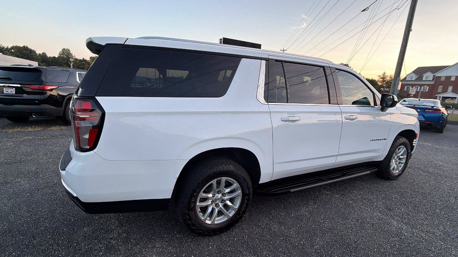 Used 2023 Chevrolet Suburban LT RWD image 8