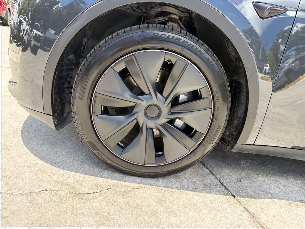 Used 2025 Tesla Model Y Long Range AWD/4WD image 10